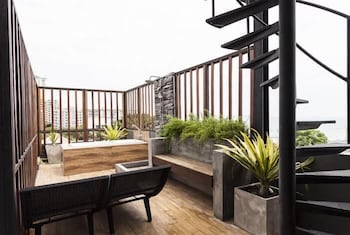 5ive beach house hotel