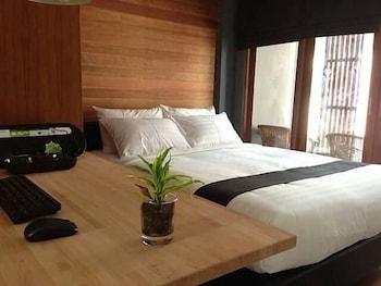 5ive beach house hotel
