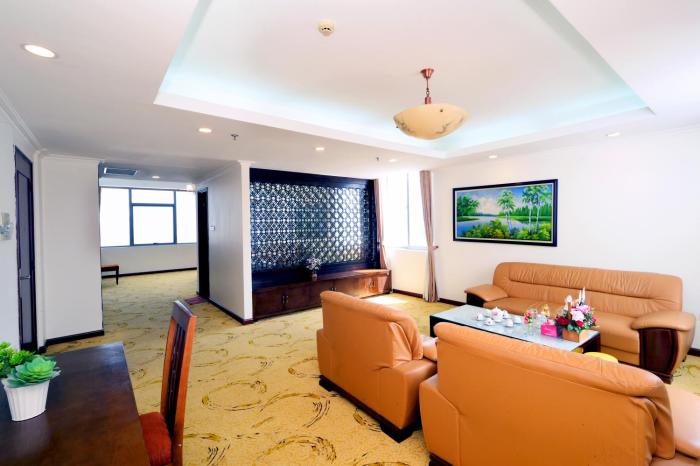 holiday central nha trang