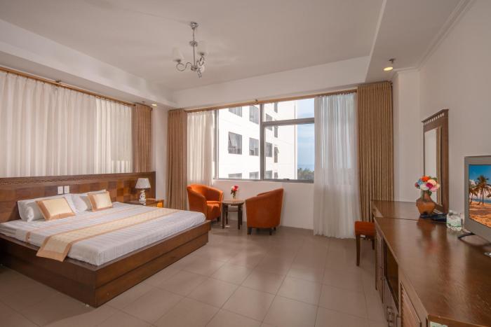 holiday central nha trang