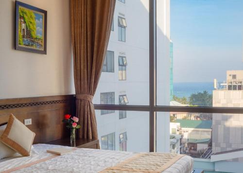 holiday central nha trang