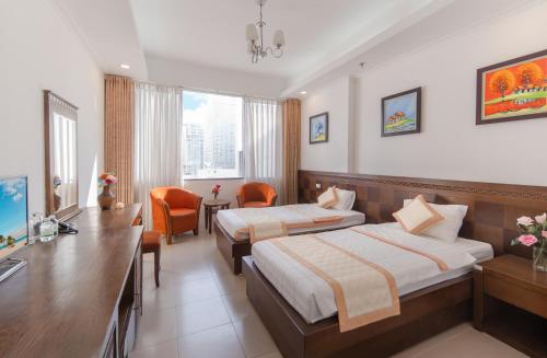 holiday central nha trang