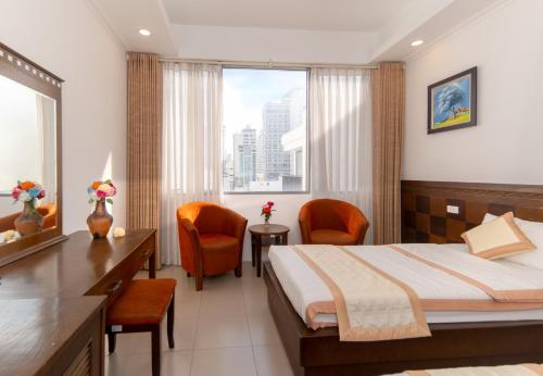 holiday central nha trang