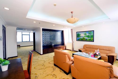 holiday central nha trang