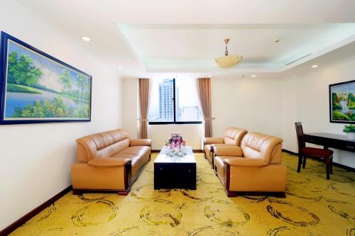 holiday central nha trang