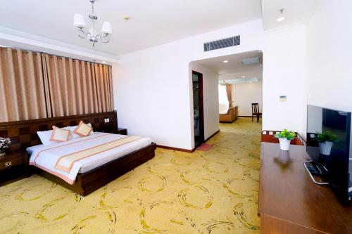 holiday central nha trang