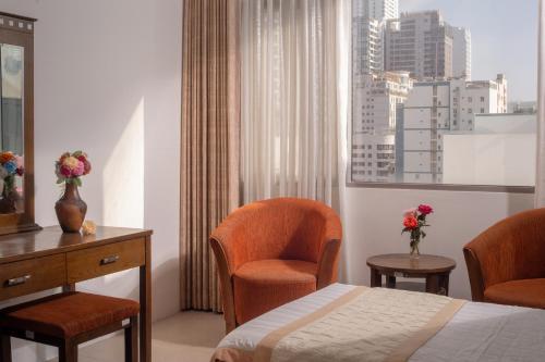 holiday central nha trang