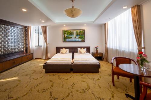 holiday central nha trang