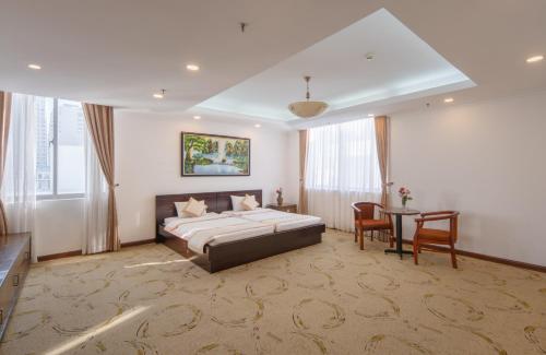 holiday central nha trang