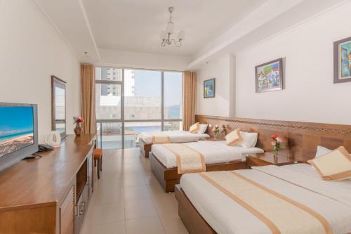 holiday central nha trang