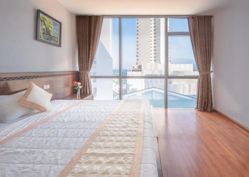 holiday central nha trang