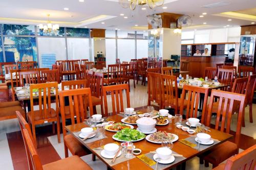 holiday central nha trang