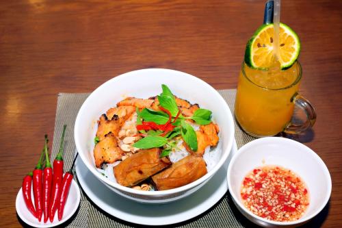 holiday central nha trang