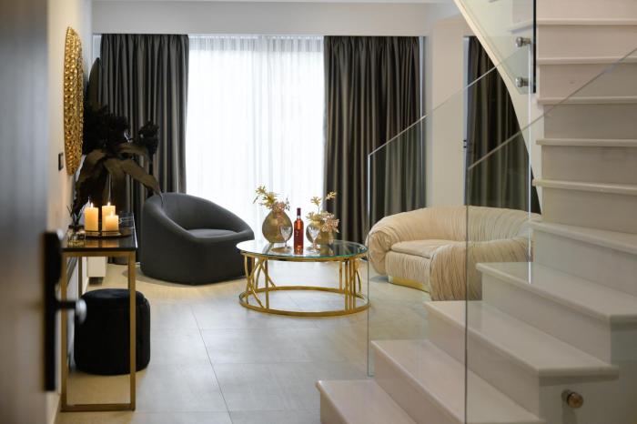 cens platinum luxury suites