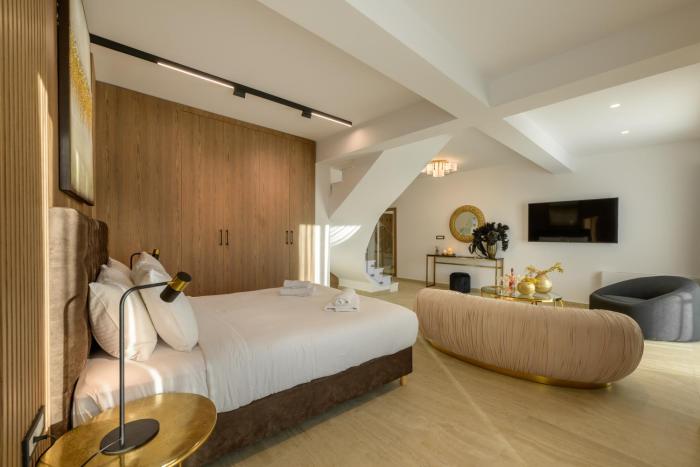 cens platinum luxury suites
