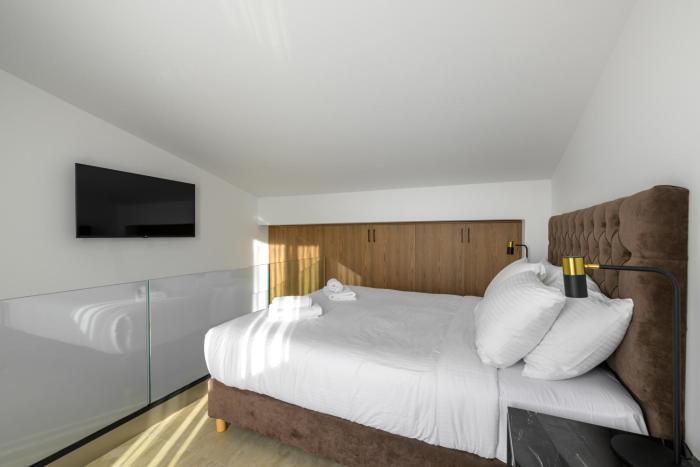 cens platinum luxury suites