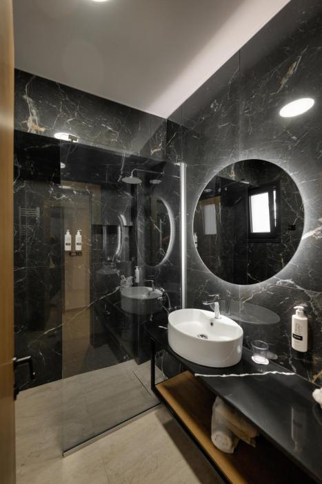cens platinum luxury suites