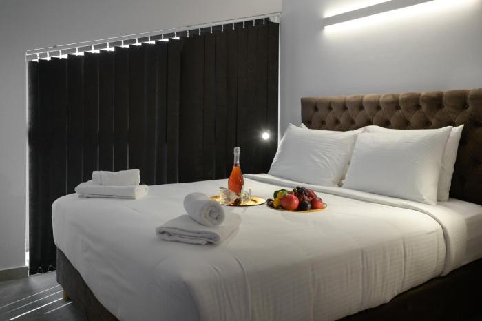 cens platinum luxury suites