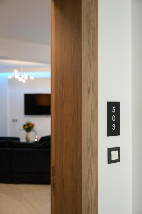 cens platinum luxury suites