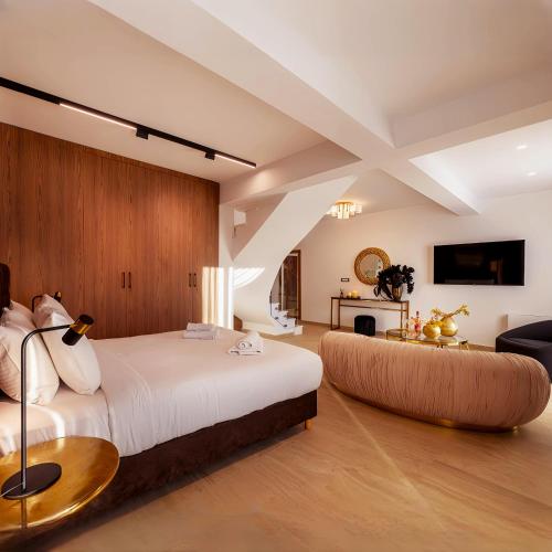 Cens Platinum Luxury Suites,,4 star