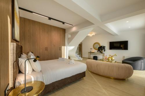 cens platinum luxury suites