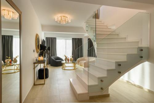 cens platinum luxury suites