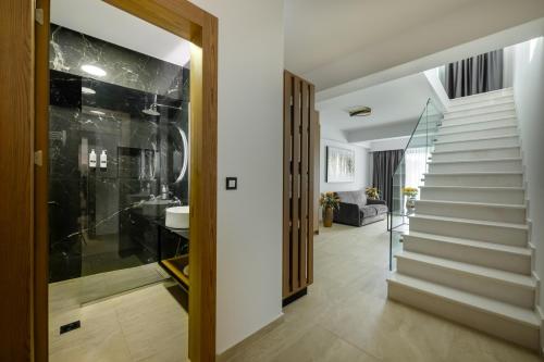 cens platinum luxury suites