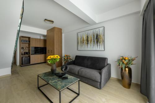 cens platinum luxury suites