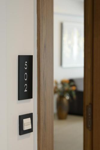 cens platinum luxury suites