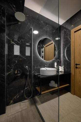 cens platinum luxury suites
