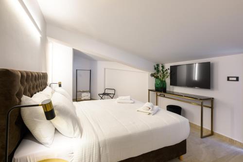 cens platinum luxury suites