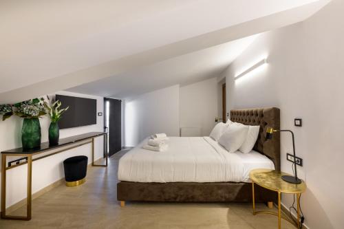 cens platinum luxury suites