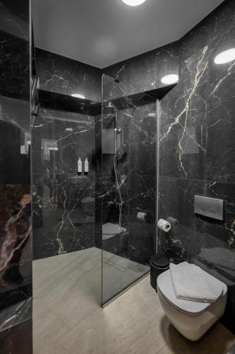 cens platinum luxury suites
