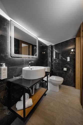 cens platinum luxury suites