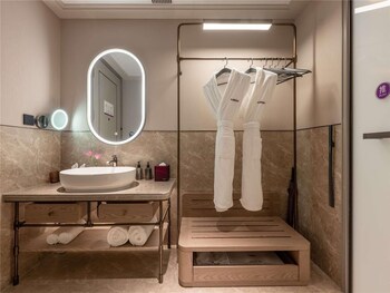 Mercure Chengdu Global Center,,2 star
