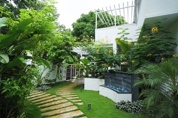 elivaas bauhinia 5 bhk pvt pool villa