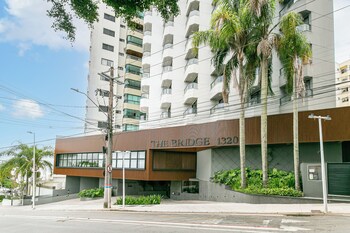 the bridge by viva predio com piscina no terraco e academia em floripa