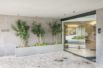 the bridge by viva predio com piscina no terraco e academia em floripa