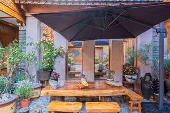 Shile Holiday Courtyard,,4 star