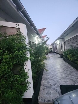 the white house apartments kibwezi