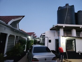 the white house apartments kibwezi