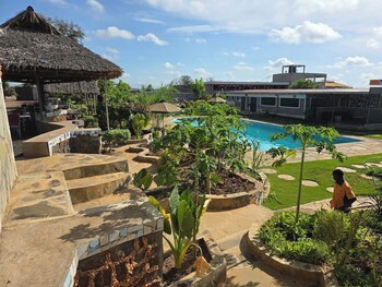 lesha park hotel kibwezi
