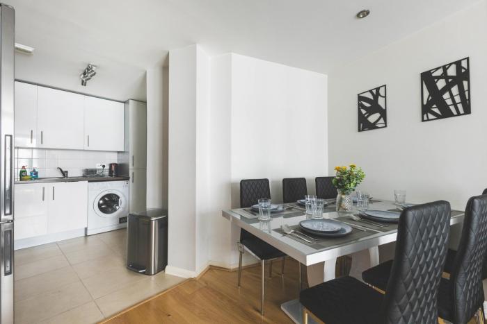 deluxe two bedroom vauxhall apartment