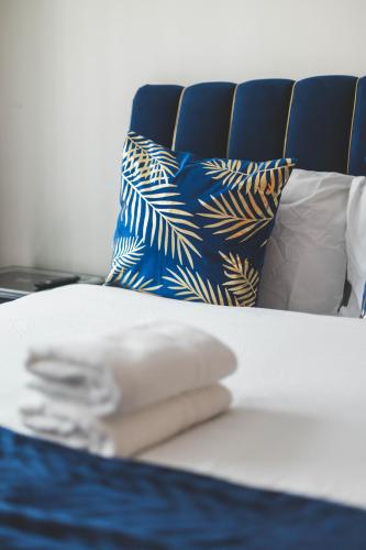 deluxe two bedroom vauxhall apartment
