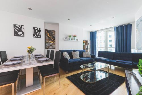 deluxe two bedroom vauxhall apartment