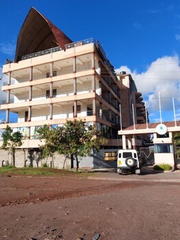 jett inn gardens hotel emali