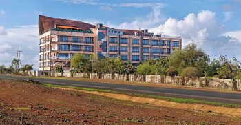 jett inn gardens hotel emali