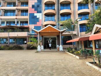 jett inn gardens hotel emali