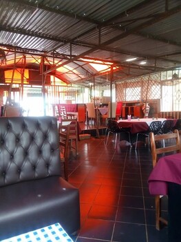 jett inn gardens hotel emali