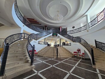 jett inn gardens hotel emali
